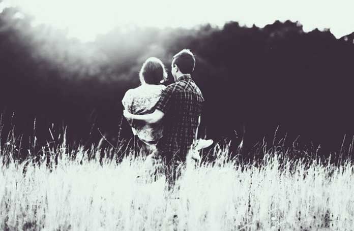 Những câu thơ hay về tình yêu